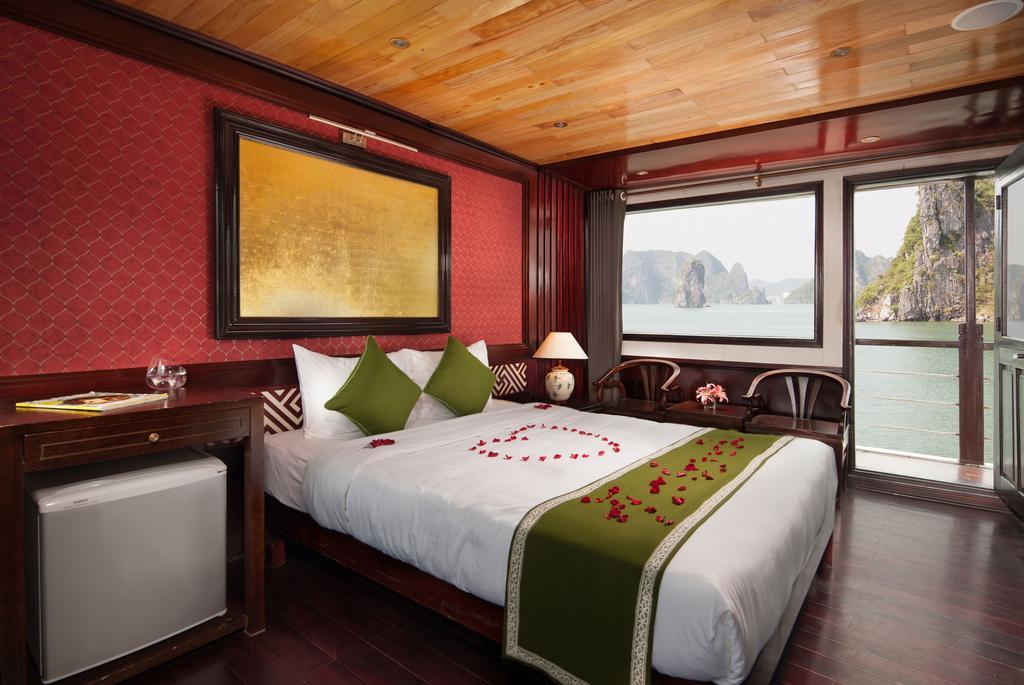 Garden Bay Premium Cruise Hotel Ha Long Bagian luar foto